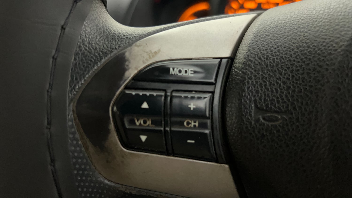 Used 2014 Honda Amaze 1.2 S i-VTEC Petrol Manual top_features Steering mounted controls
