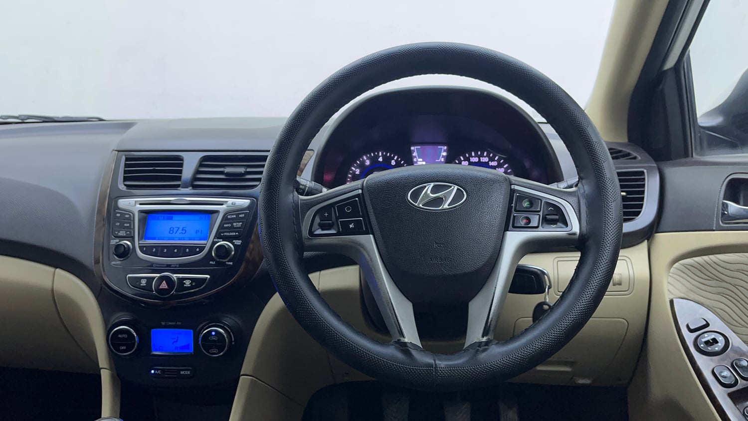 Used 2015 Hyundai Verna Fluidic 1.6 VTVT SX Petrol Manual interior STEERING VIEW