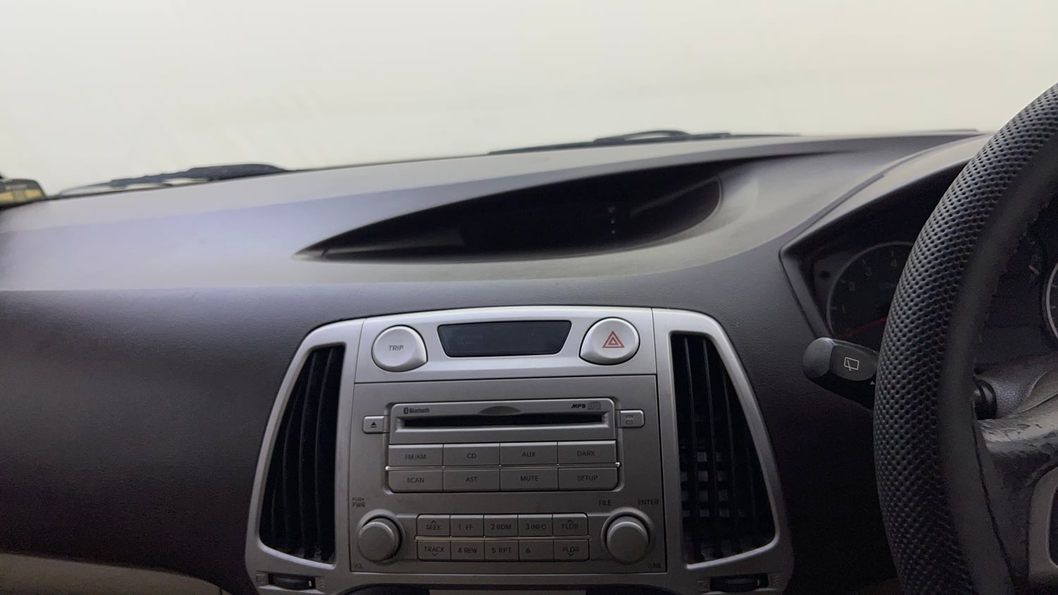 Used 2012 Hyundai i20 Asta 1.2 Petrol Manual top_features Integrated (in-dash) music system