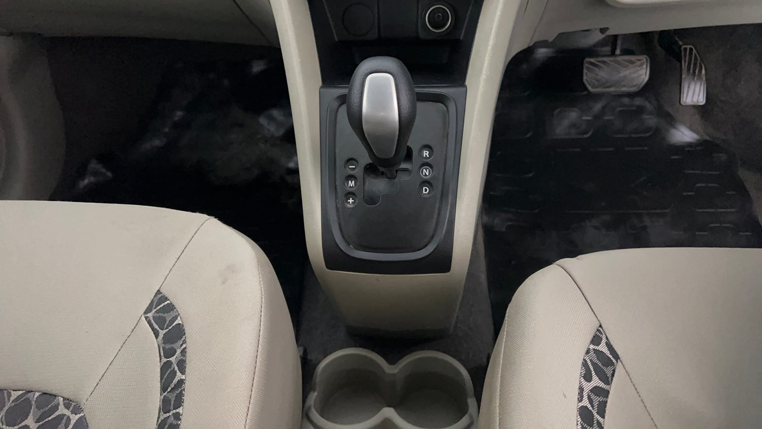 Used 2014 Maruti Suzuki Celerio VXi AMT Petrol Automatic interior GEAR  KNOB VIEW