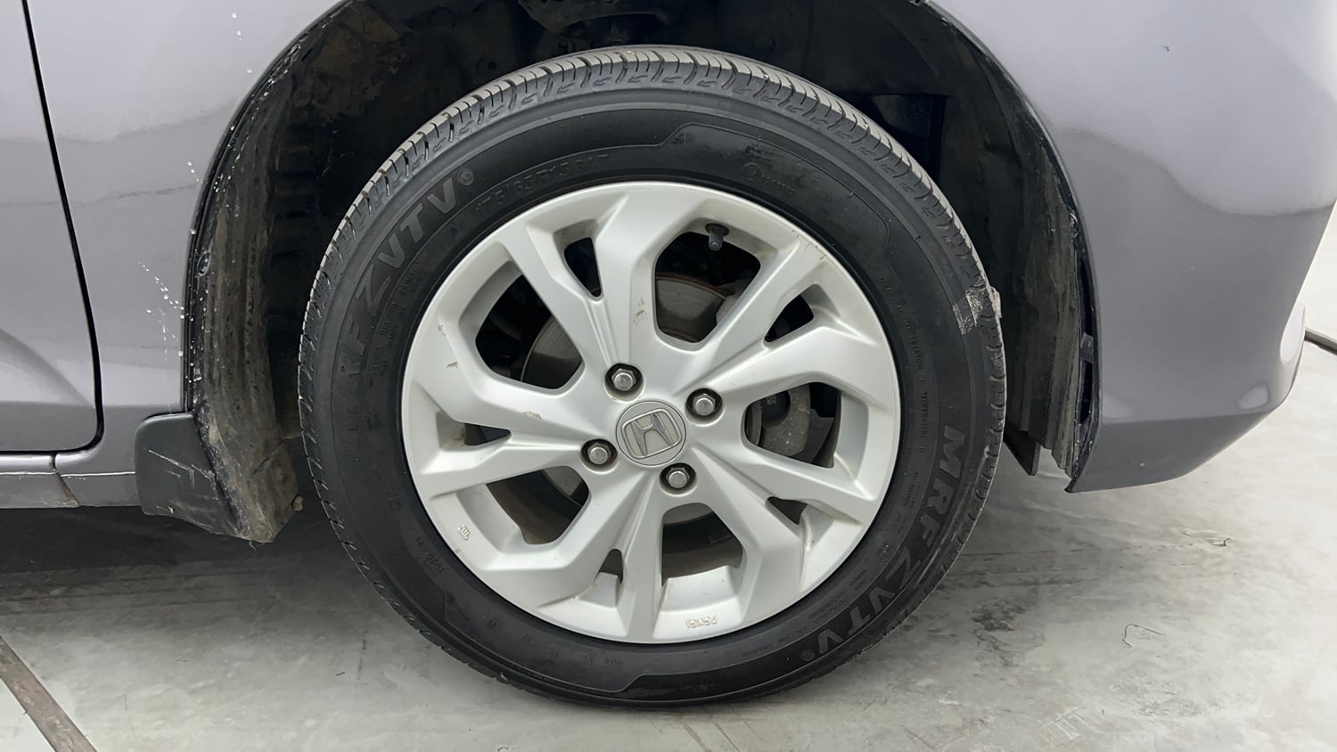 Used 2019 Honda Amaze 1.2 VX CVT Petrol Petrol Automatic tyres RIGHT FRONT TYRE RIM VIEW