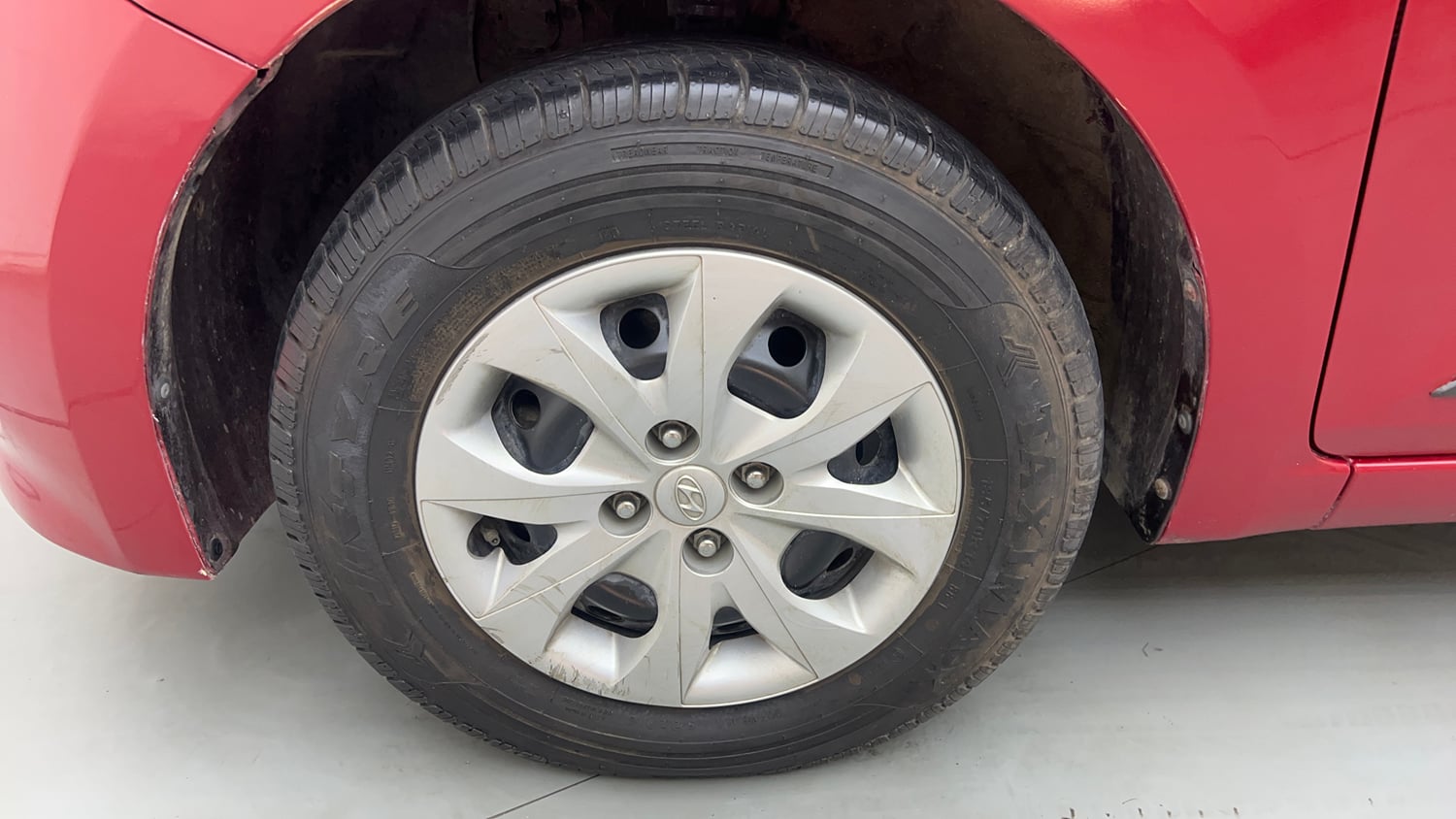 Used 2016 Hyundai Elite i20 Sportz 1.2 Petrol Manual tyres LEFT FRONT TYRE RIM VIEW