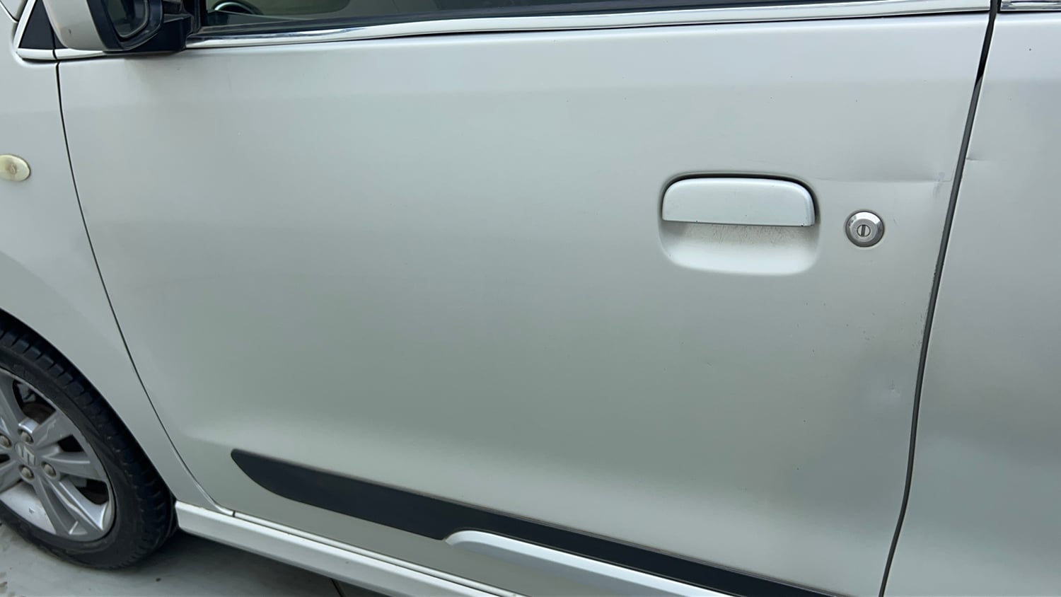 Used 2018 Maruti Suzuki Wagon R VXI+ (O) Petrol Manual dents MINOR DENT