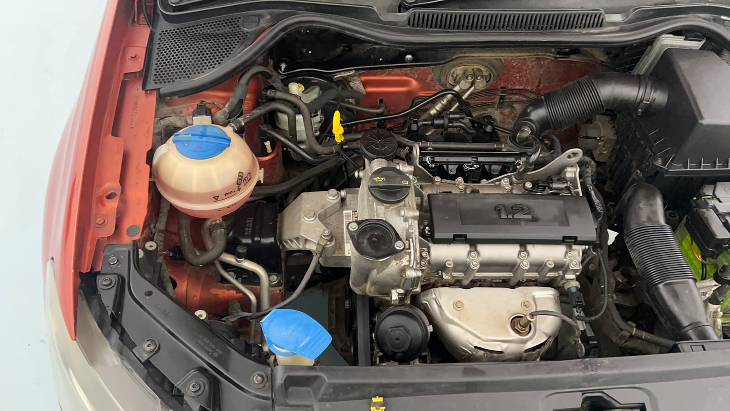 Used 2016 Volkswagen Polo Highline1.2L (P) Petrol Manual engine ENGINE RIGHT SIDE VIEW