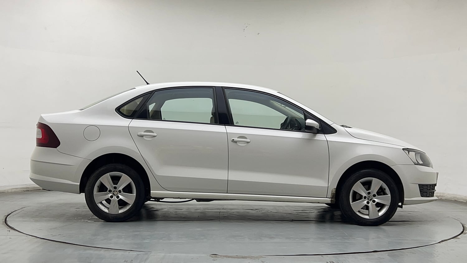 Used 2020 Skoda Rapid Active 1.0 TSI MT Petrol Manual exterior RIGHT SIDE VIEW