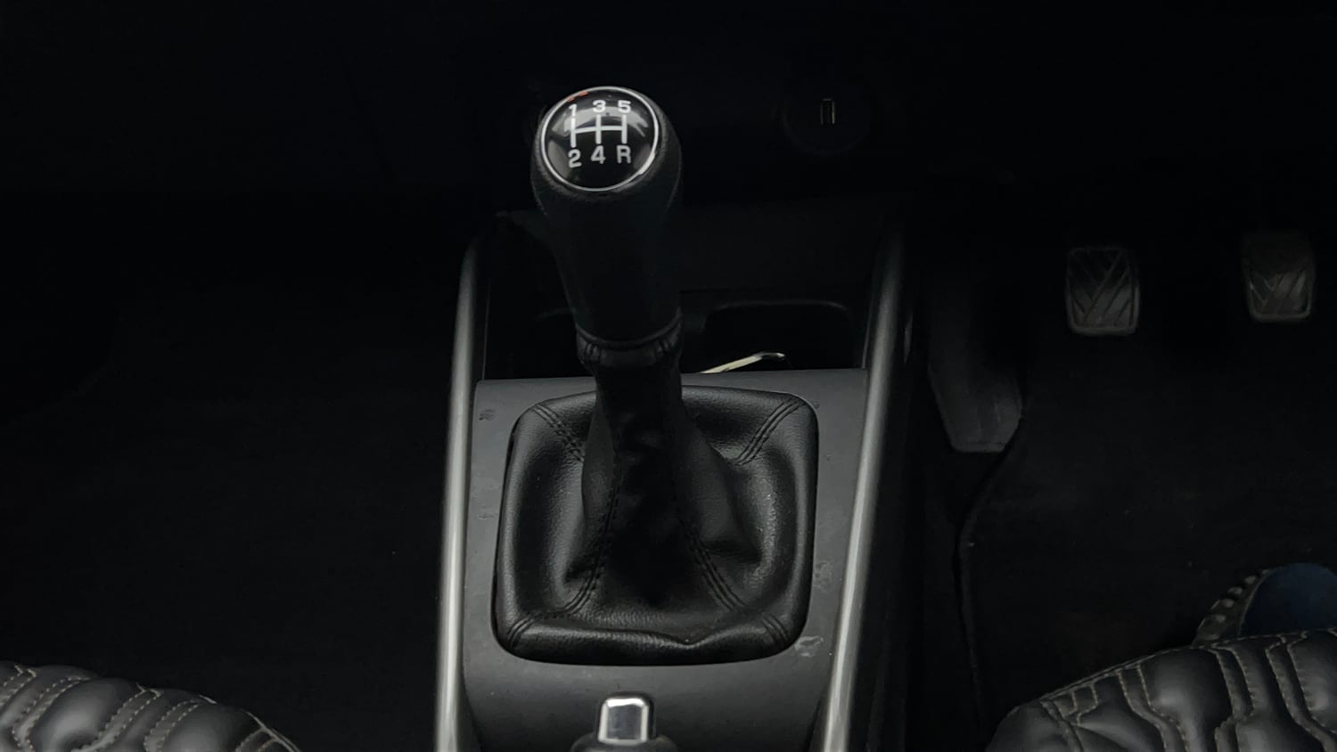 Used 2024 Maruti Suzuki Baleno Zeta MT Petrol Manual interior GEAR  KNOB VIEW