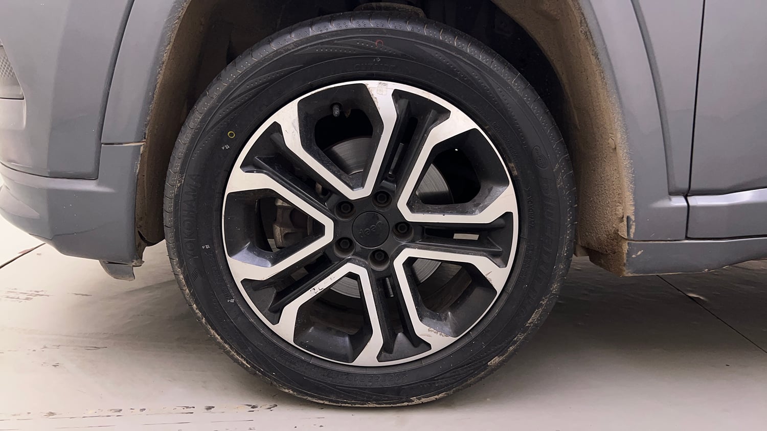 Used 2021 Jeep Compass Model S (O) 1.4 Petrol DCT Petrol Automatic tyres LEFT FRONT TYRE RIM VIEW