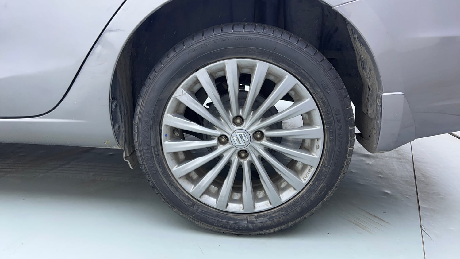 Used 2018 Maruti Suzuki Ciaz Alpha 1.4 AT Petrol Automatic tyres LEFT REAR TYRE RIM VIEW