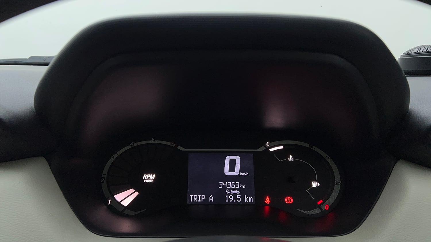 Used 2022 Nissan Magnite XE Petrol Manual interior CLUSTERMETER VIEW