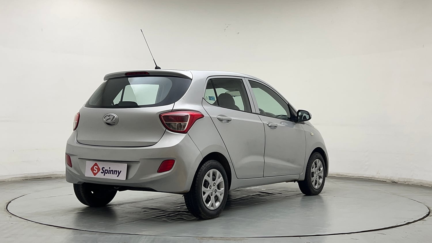 Used 2013 Hyundai Grand i10 Magna 1.2 Kappa VTVT Petrol Manual exterior RIGHT REAR CORNER VIEW