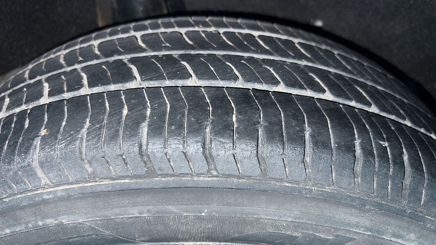 Used 2021 Maruti Suzuki Baleno Sigma Petrol Manual tyres RIGHT REAR TYRE TREAD VIEW