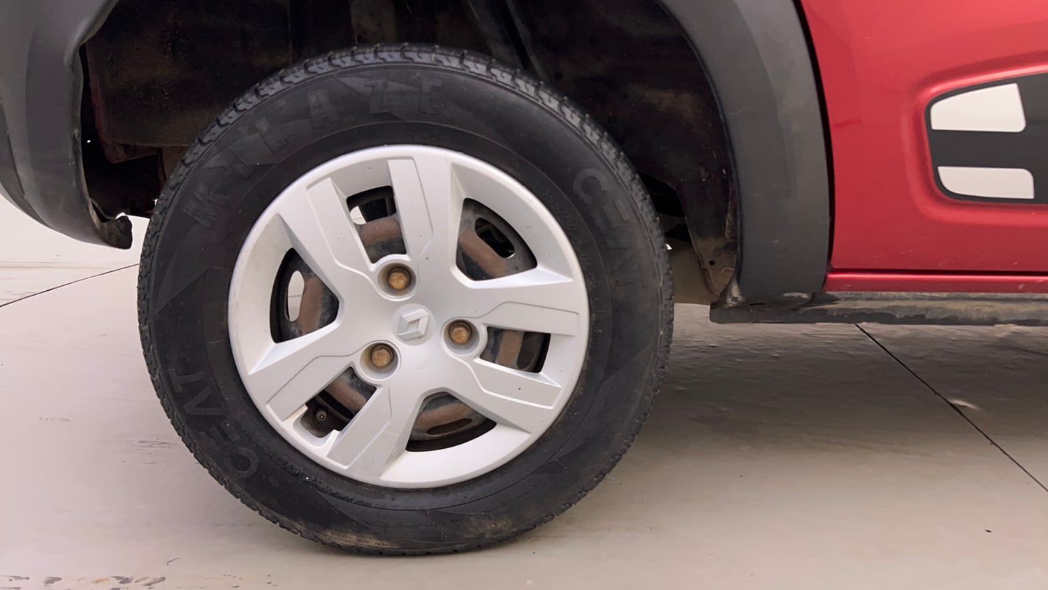 Used 2017 Renault Kwid 1.0 RXT AMT Petrol Automatic tyres RIGHT REAR TYRE RIM VIEW