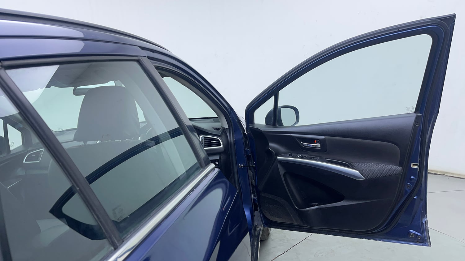 Used 2018 Maruti Suzuki S-Cross Zeta 1.3 Diesel Manual interior RIGHT FRONT DOOR OPEN VIEW