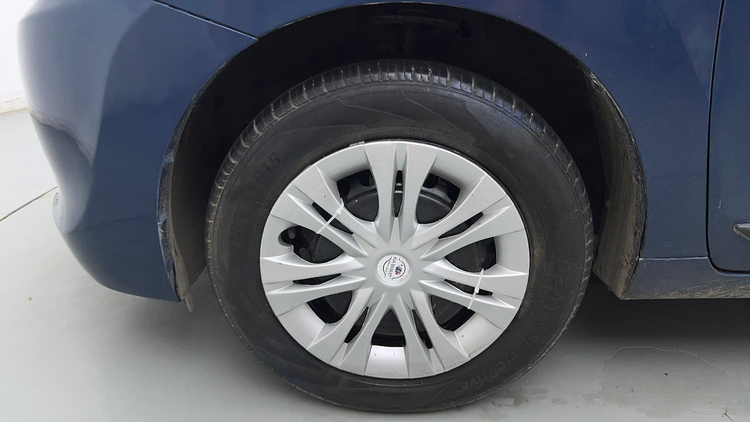Used 2016 Maruti Suzuki Baleno Delta 1.2 Petrol Manual tyres LEFT FRONT TYRE RIM VIEW