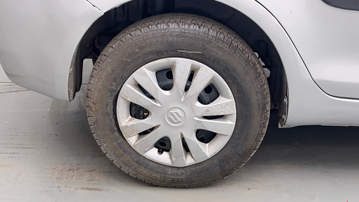 Used 2012 Maruti Suzuki Swift Dzire VXI Petrol Manual tyres RIGHT REAR TYRE RIM VIEW