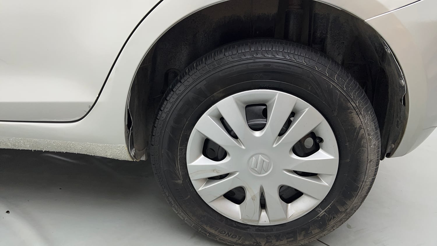 Used 2015 Maruti Suzuki Swift VXi Petrol Manual tyres LEFT REAR TYRE RIM VIEW
