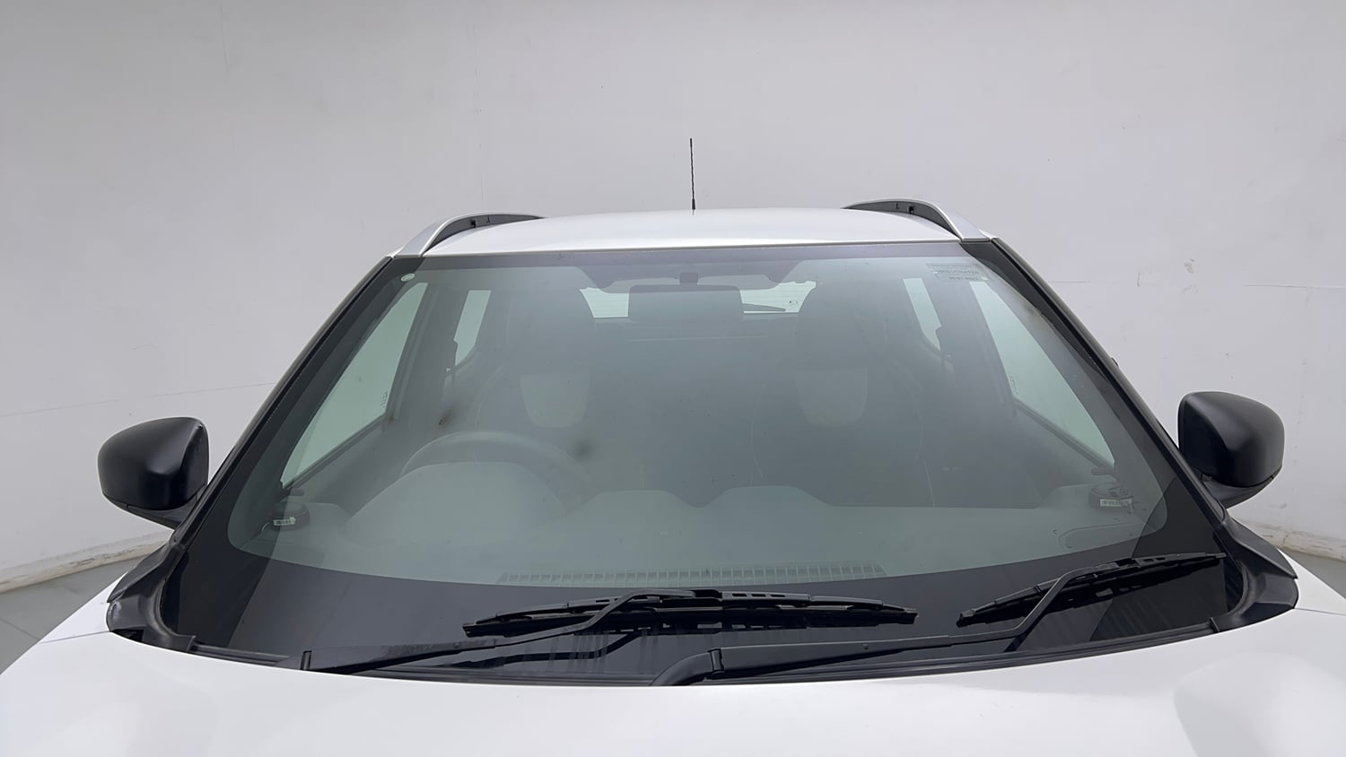 Used 2022 Nissan Magnite XE Petrol Manual exterior FRONT WINDSHIELD VIEW