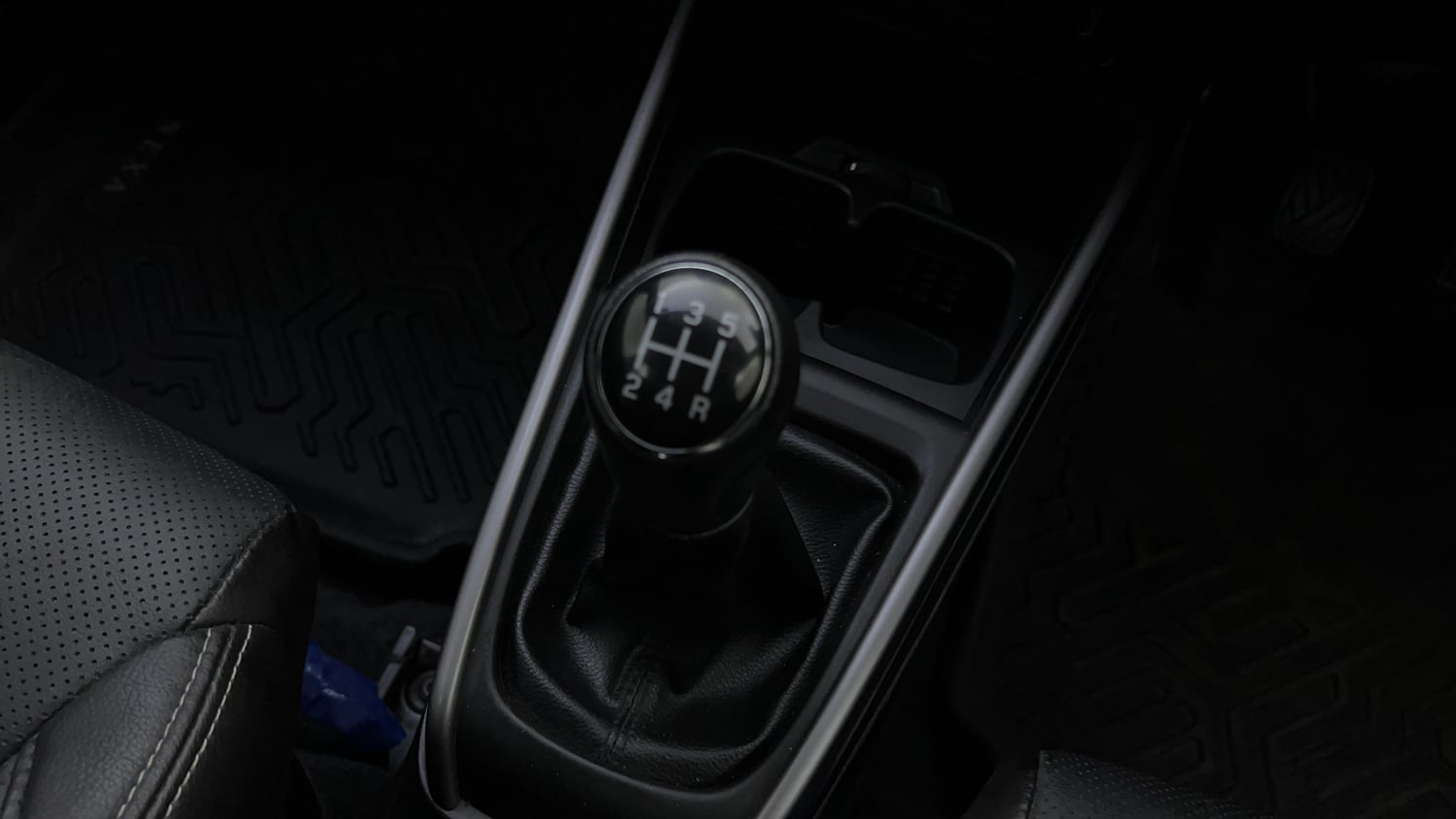 Used 2023 Maruti Suzuki XL6 Alpha MT Petrol Petrol Manual interior GEAR  KNOB VIEW
