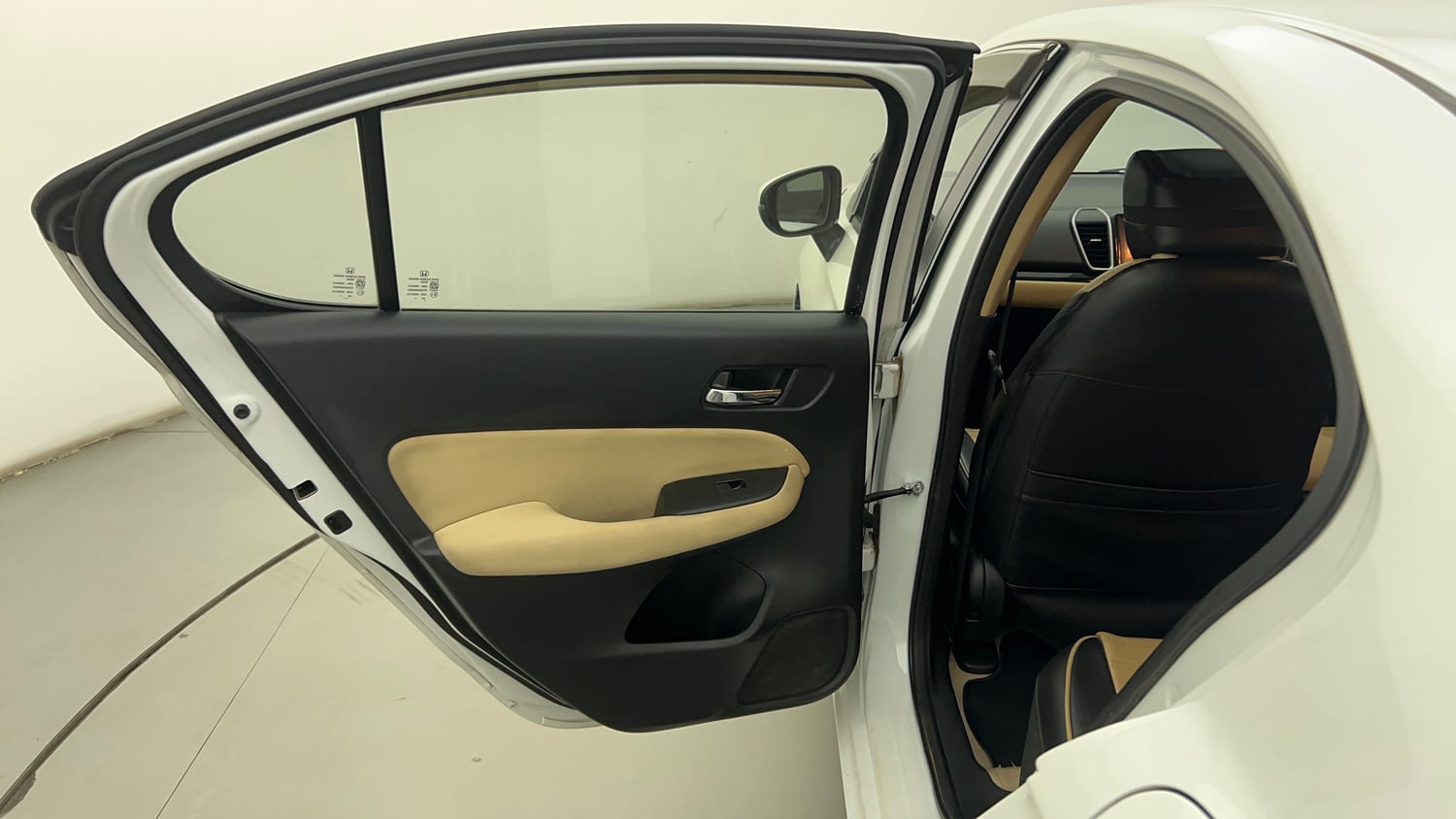 Used 2023 Honda City VX Petrol MT Petrol Manual interior LEFT REAR DOOR OPEN VIEW
