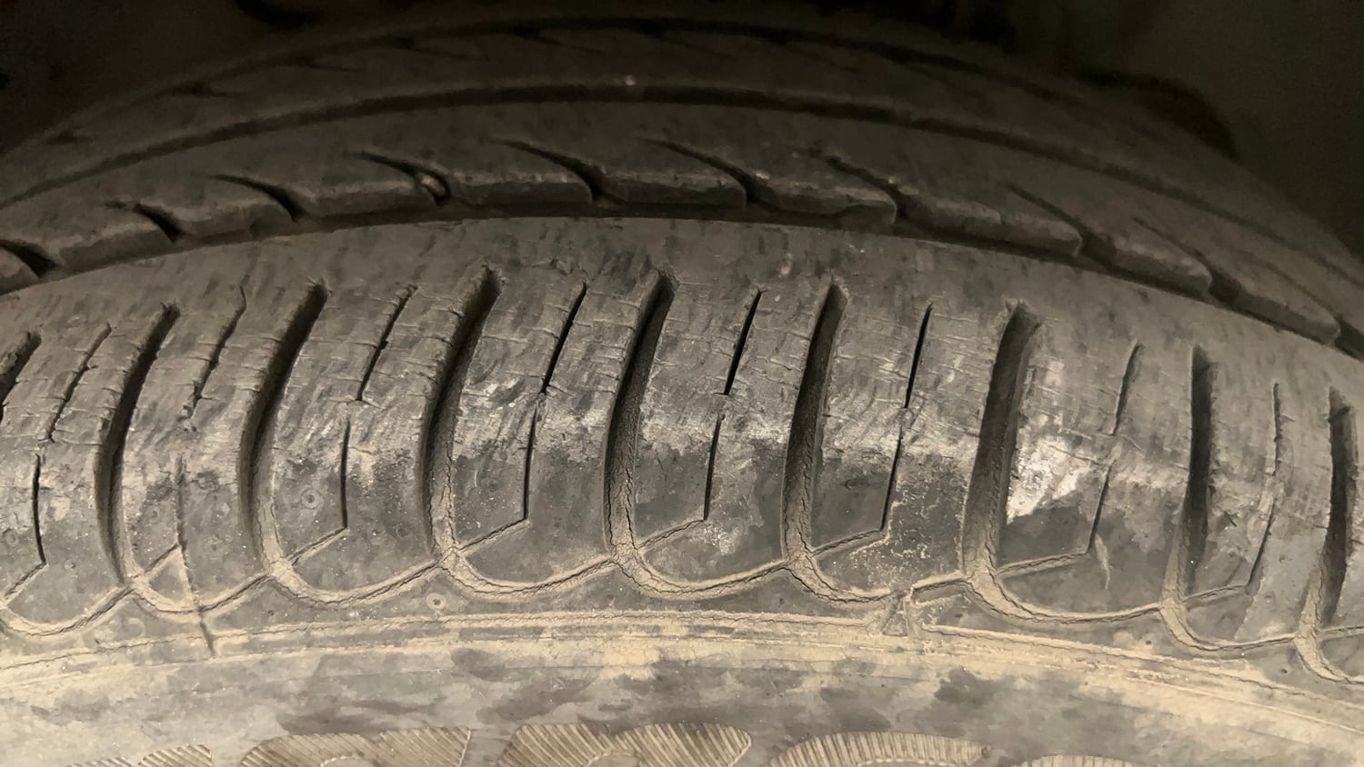 Used 2018 Tata Tiago Revotron XZ Petrol Manual tyres RIGHT FRONT TYRE TREAD VIEW