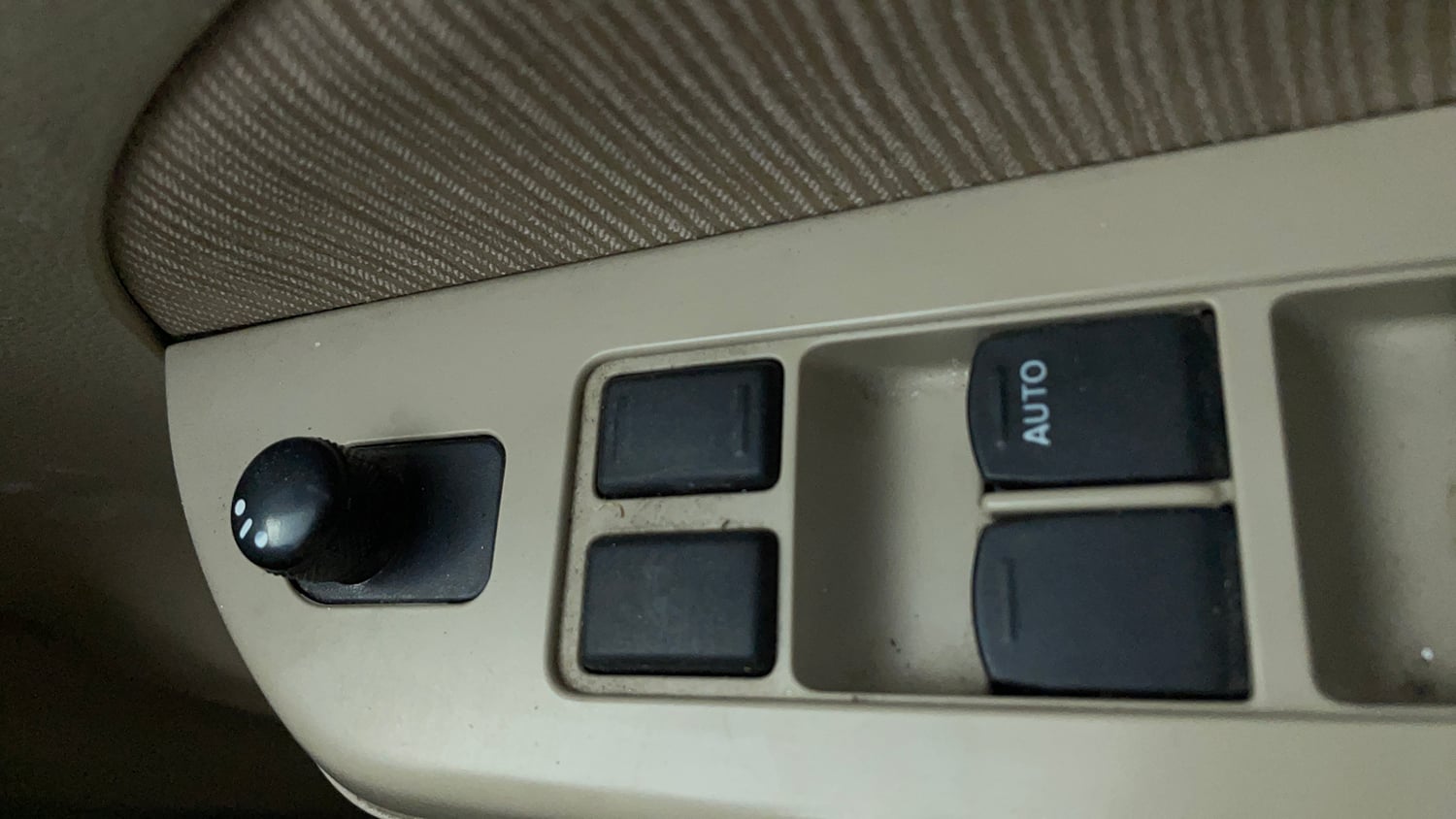 Used 2013 Maruti Suzuki Ertiga Vxi Petrol Manual top_features Adjustable ORVM