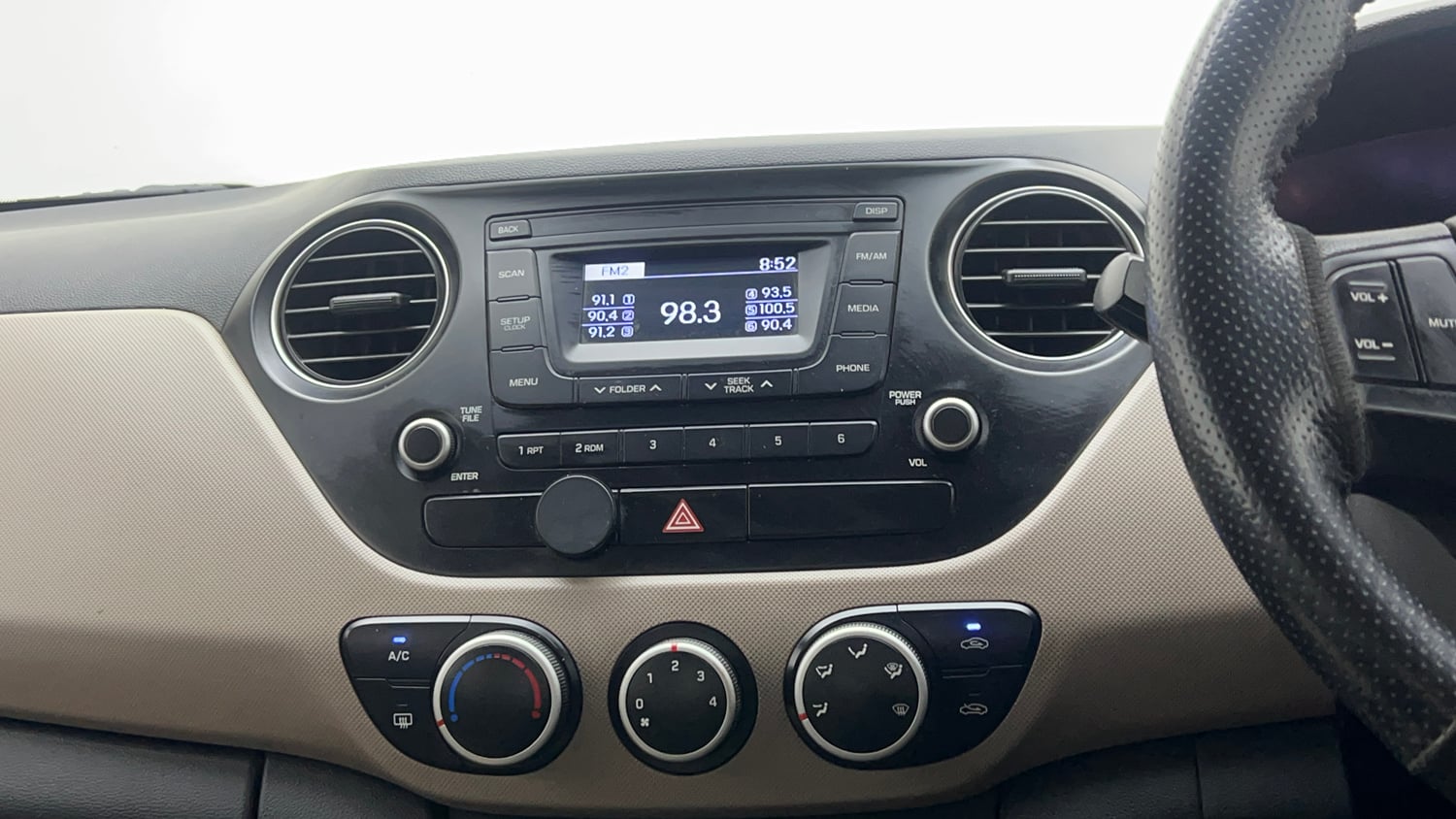 Used 2017 Hyundai Xcent S 1.1 CRDi Diesel Manual interior MUSIC SYSTEM & AC CONTROL VIEW