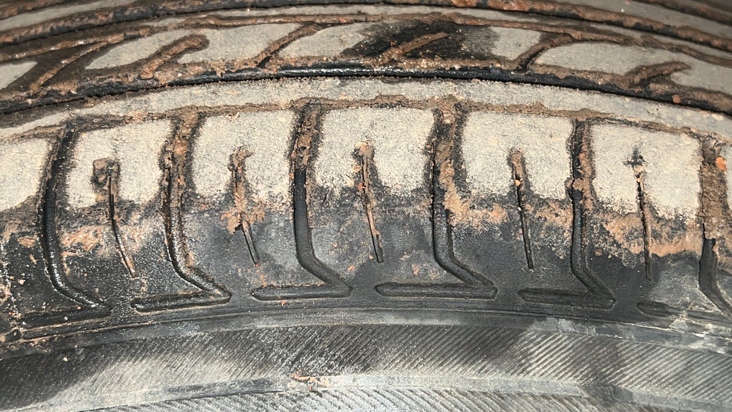 Used 2015 Maruti Suzuki Swift VXi Petrol Manual tyres RIGHT FRONT TYRE TREAD VIEW