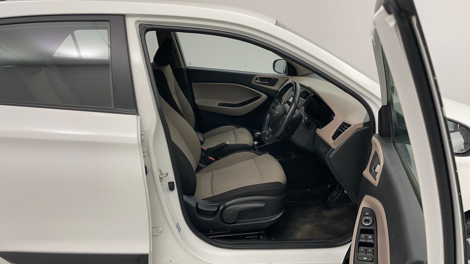 Used 2017 Hyundai Elite i20 Asta 1.2 (O) Petrol Manual interior RIGHT SIDE FRONT DOOR CABIN VIEW