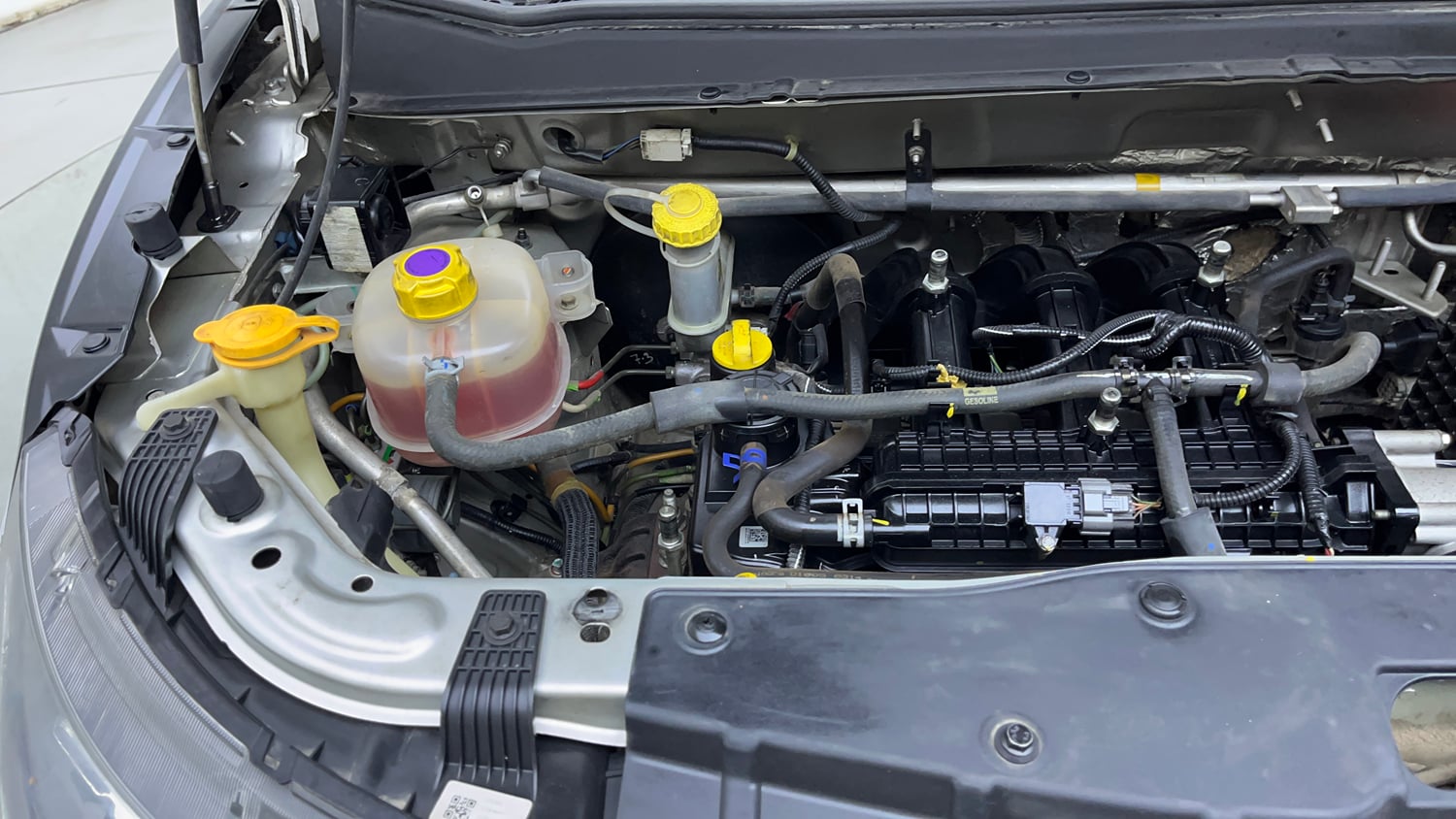 Used 2019 Mahindra KUV100 NXT K8 6 STR Dual Tone Petrol Manual engine ENGINE RIGHT SIDE VIEW