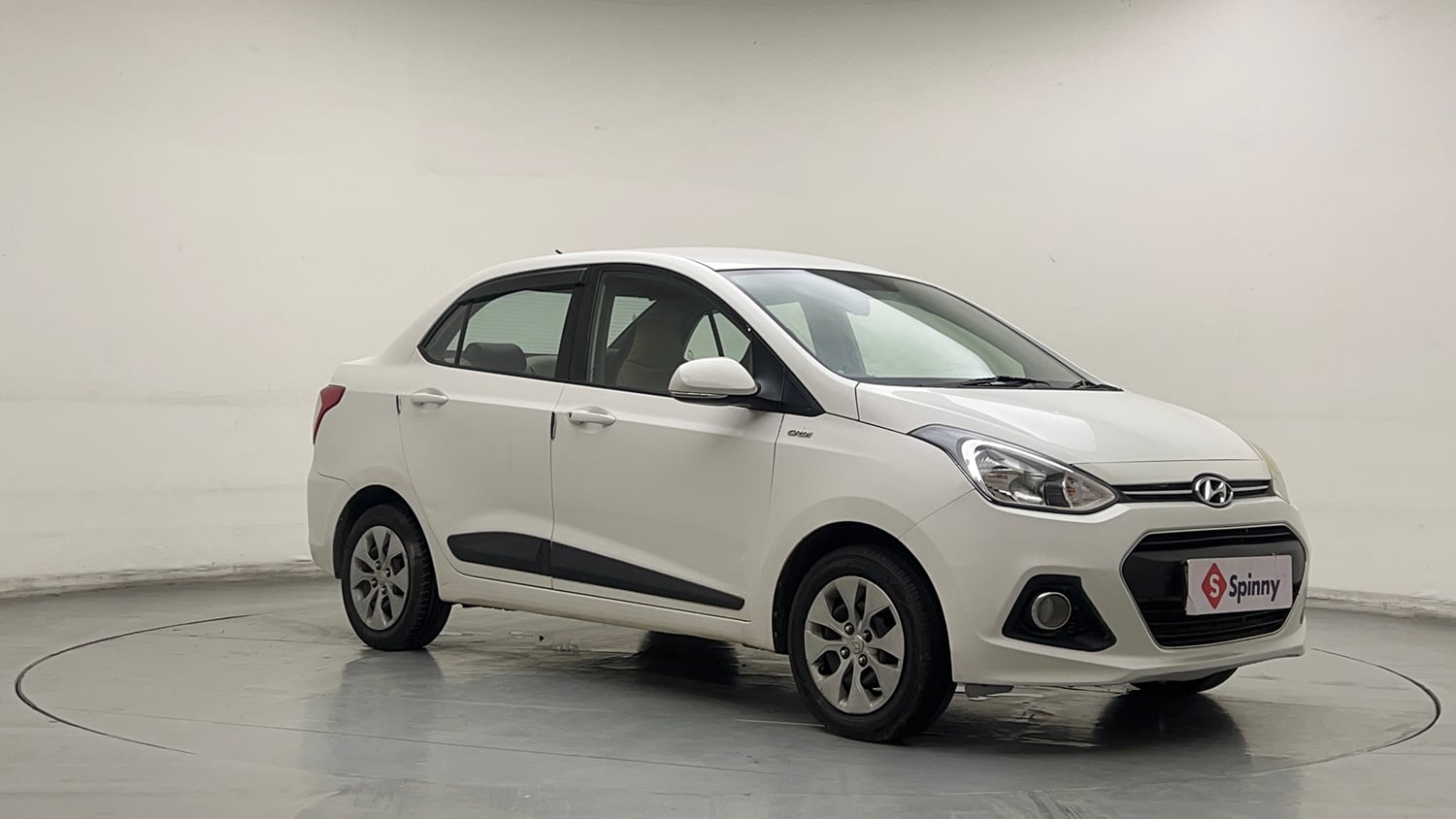 Used 2017 Hyundai Xcent S 1.1 CRDi Diesel Manual exterior RIGHT FRONT CORNER VIEW