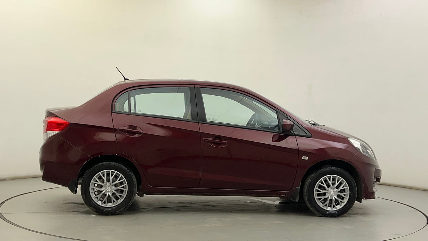 Used 2014 Honda Amaze 1.2 S i-VTEC Petrol Manual exterior RIGHT SIDE VIEW