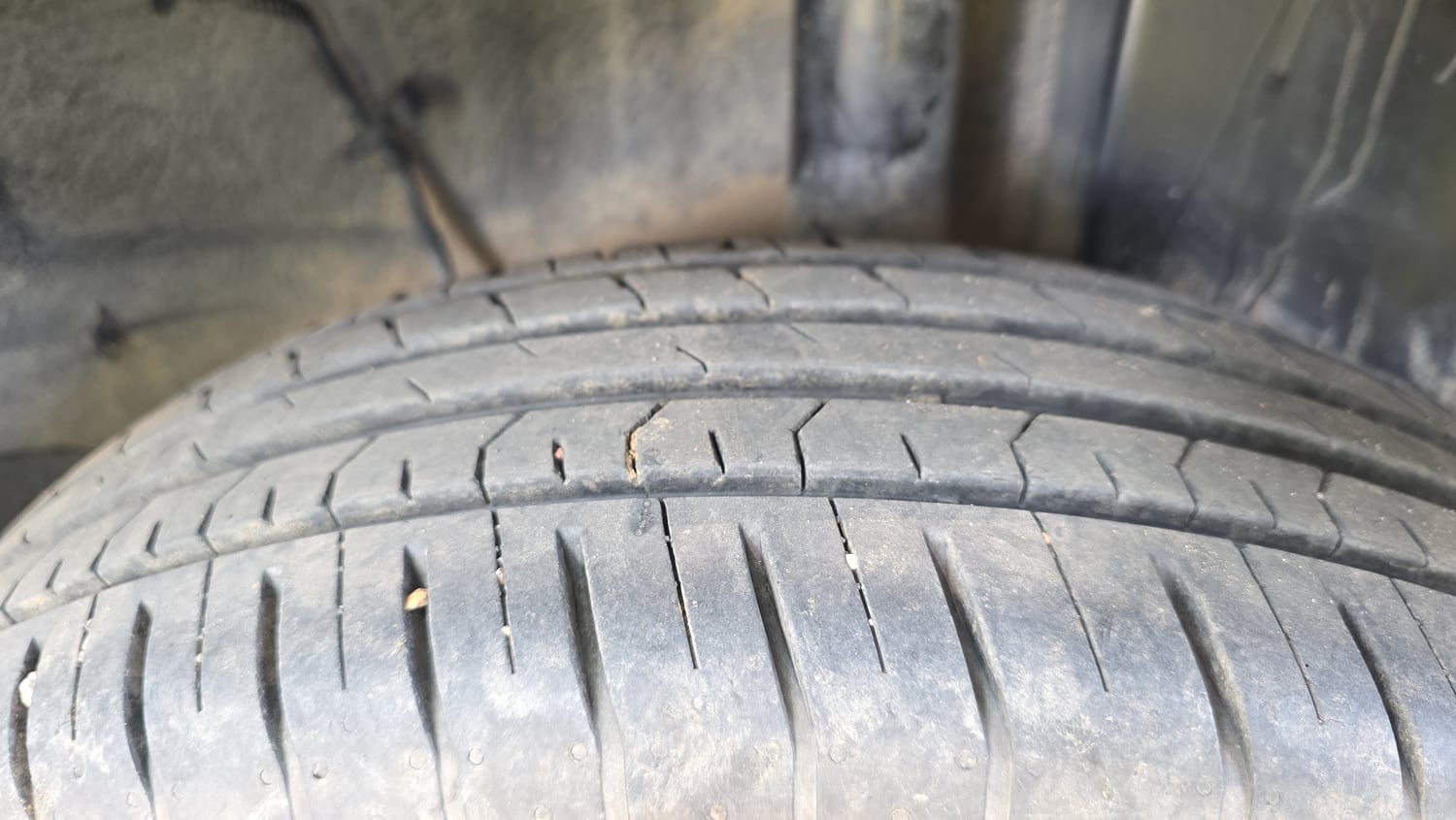 Used 2023 Tata Punch Accomplished MT Petrol Manual tyres LEFT REAR TYRE TREAD VIEW