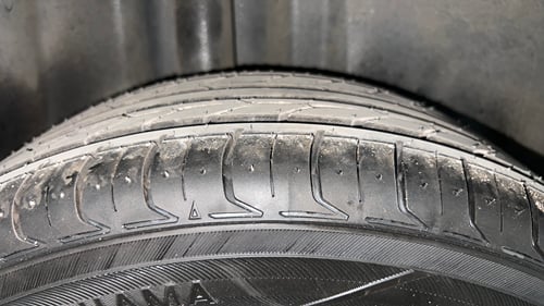 Used 2017 Volkswagen Ameo Highline Plus 1.5L AT (D)16 Alloy Diesel Automatic tyres RIGHT REAR TYRE TREAD VIEW