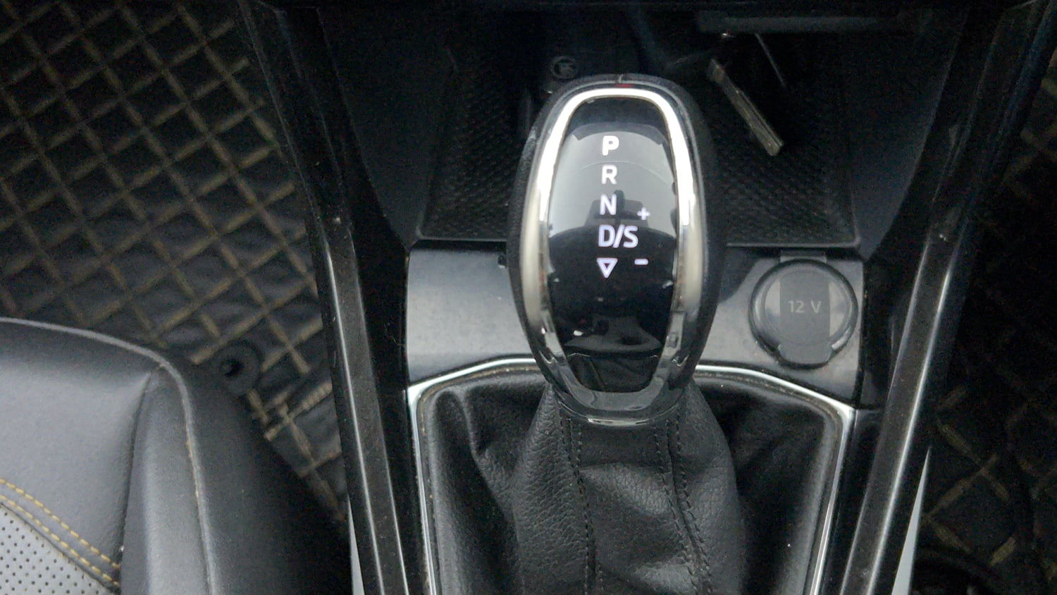 Used 2022 Skoda Kushaq Style 1.0L TSI AT Petrol Automatic interior GEAR  KNOB VIEW