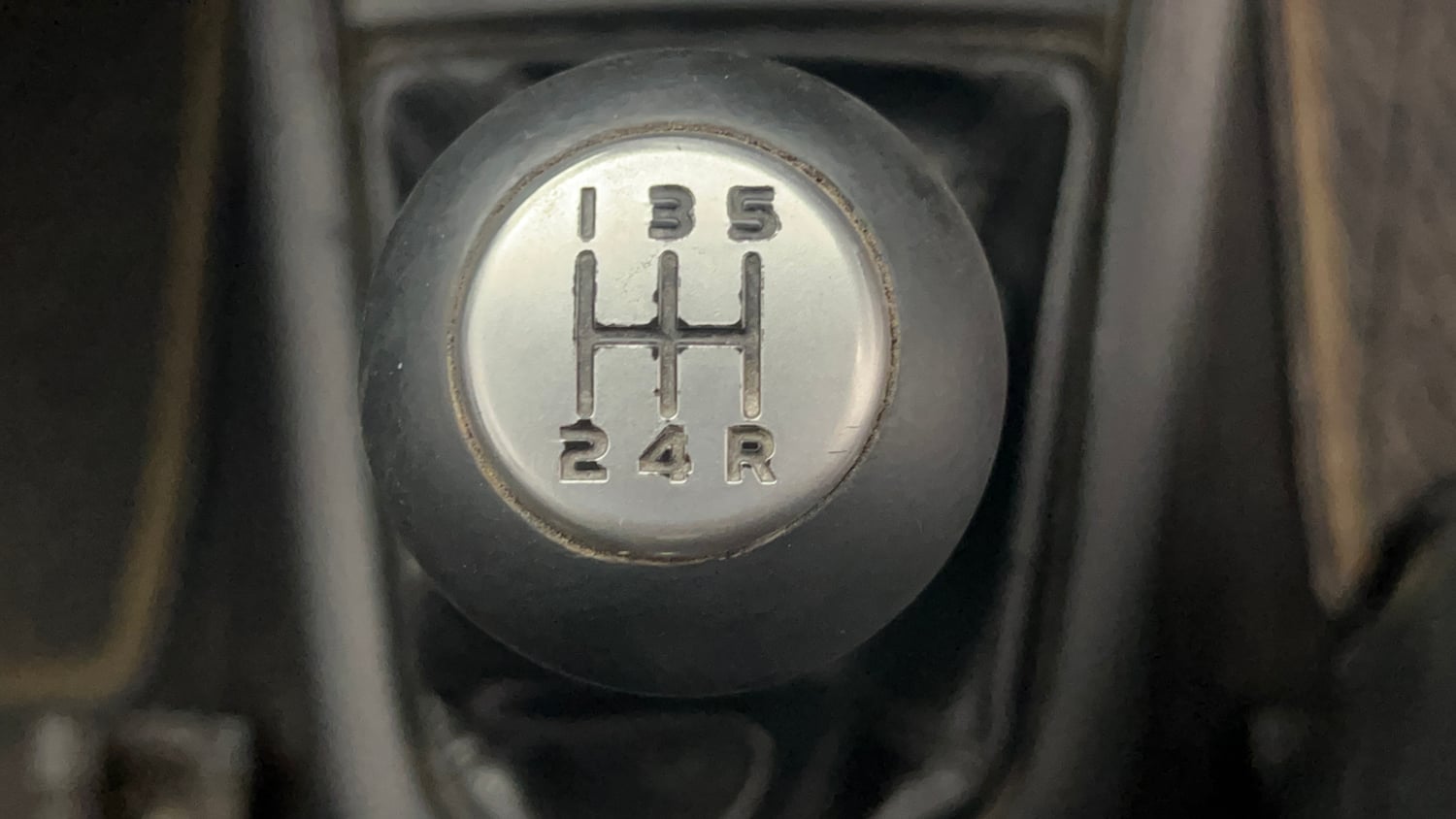 Used 2015 Maruti Suzuki Swift VXi Petrol Manual interior GEAR  KNOB VIEW