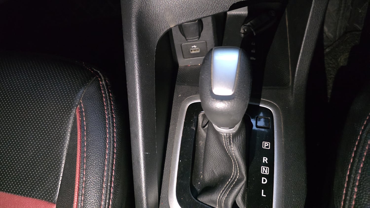 Used 2022 Nissan Magnite XV Premium Turbo CVT Petrol Automatic interior GEAR  KNOB VIEW