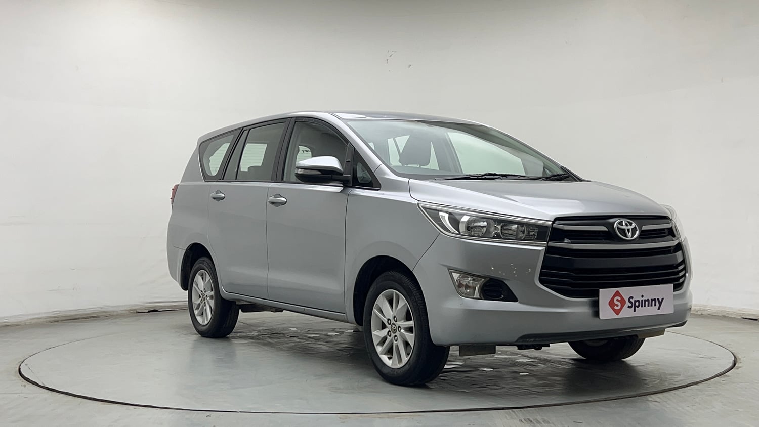 Used 2018 Toyota Innova Crysta 2.4 G 7 STR Diesel Manual exterior RIGHT FRONT CORNER VIEW