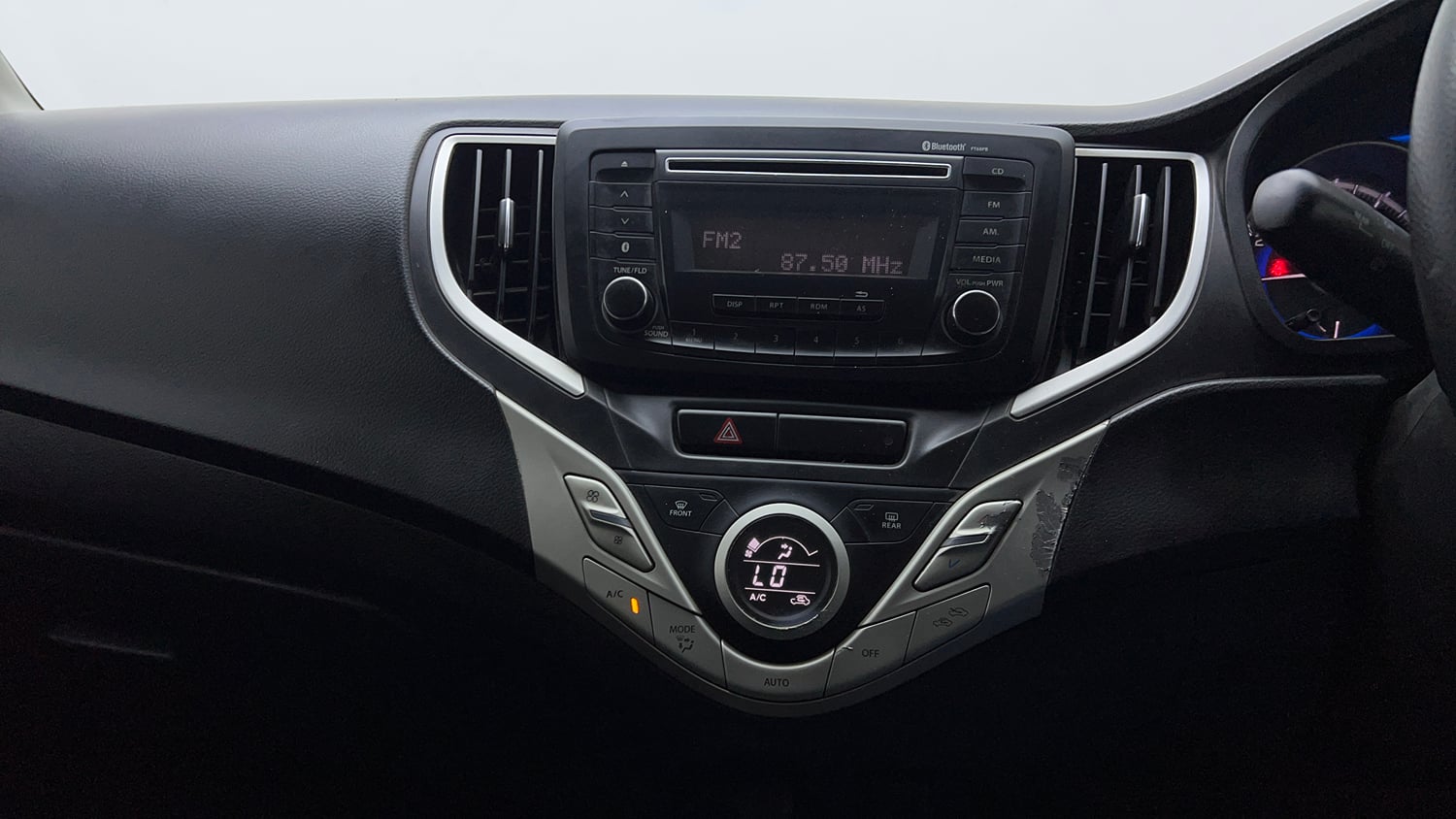 Used 2016 Maruti Suzuki Baleno Delta 1.2 Petrol Manual top_features Integrated (in-dash) music system