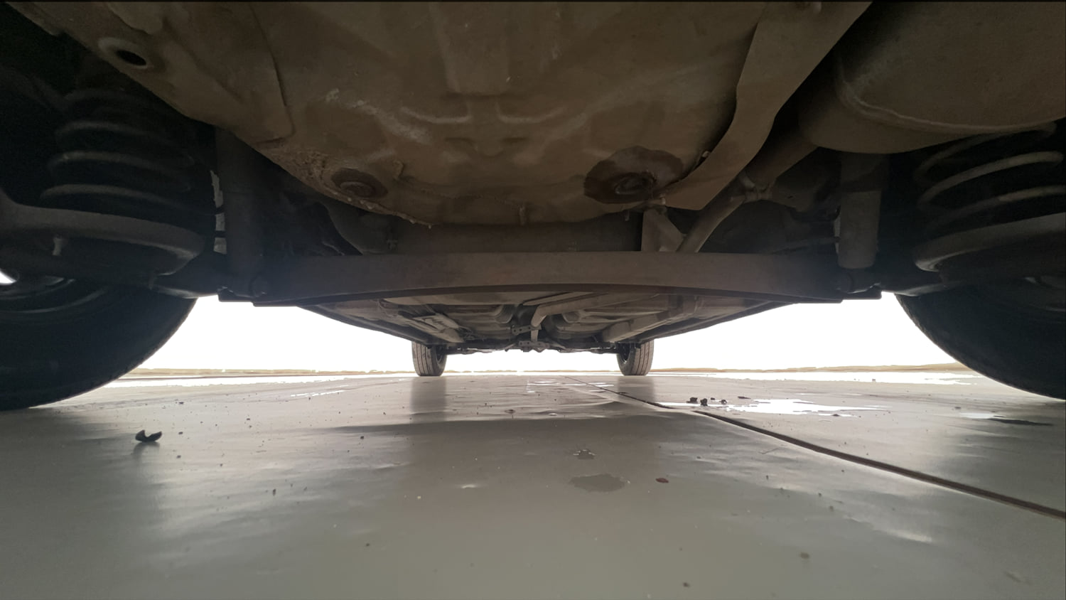 Used 2014 Hyundai i10 Sportz 1.1 iRDE2 Petrol Manual extra REAR UNDERBODY VIEW (TAKEN FROM REAR)