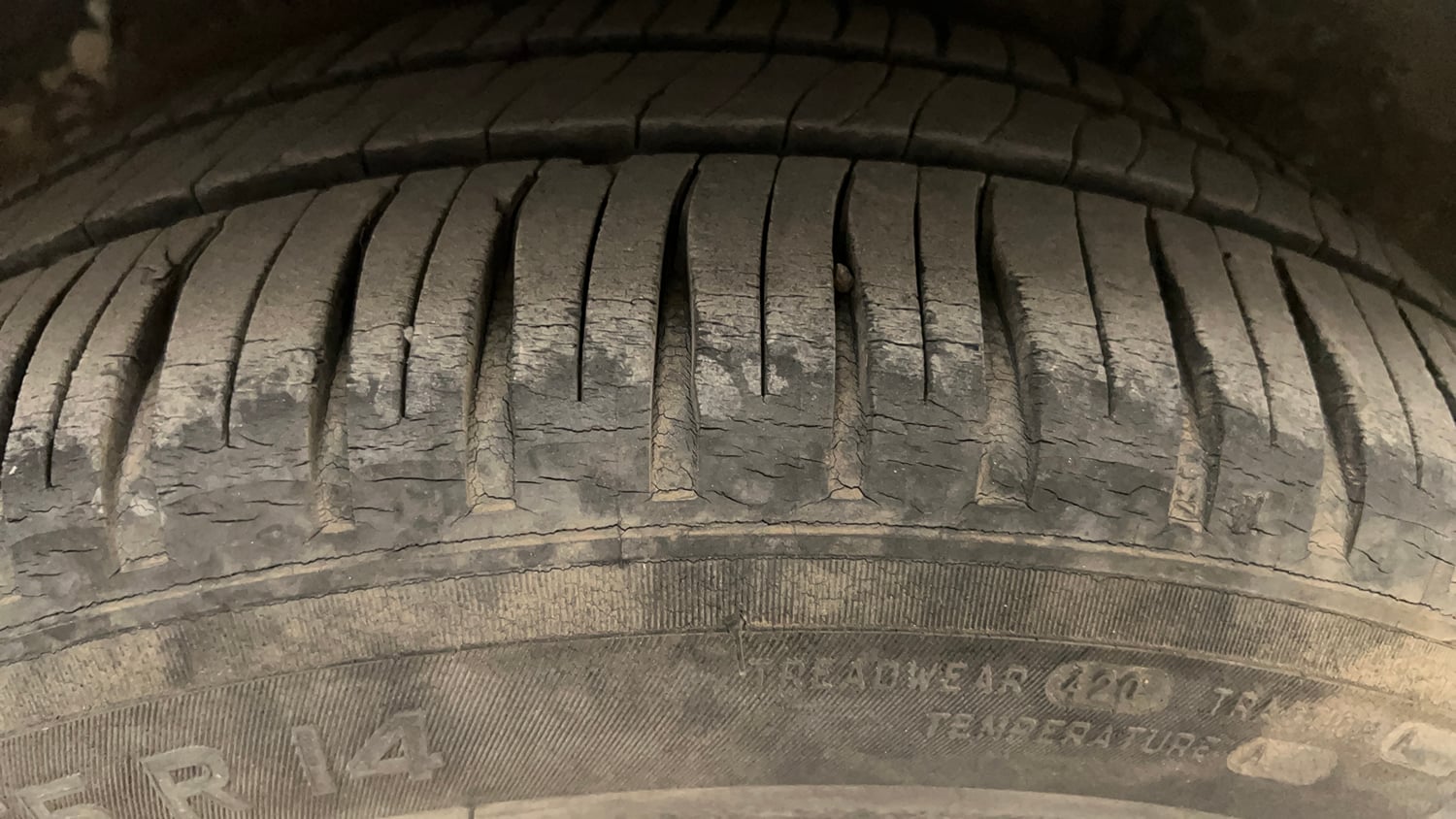 Used 2013 Hyundai i20 Asta 1.2 Petrol Manual tyres RIGHT REAR TYRE TREAD VIEW