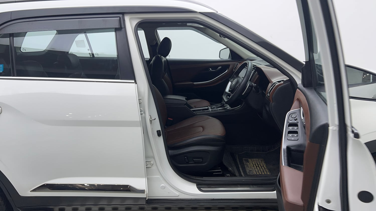 Used 2022 Hyundai Alcazar Signature (O) 6 STR 1.5 Diesel AT Diesel Automatic interior RIGHT SIDE FRONT DOOR CABIN VIEW