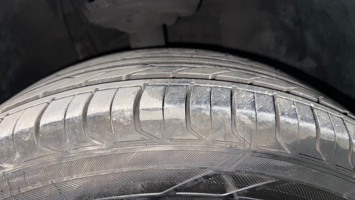 Used 2022 Volkswagen Taigun Highline 1.0 TSI AT Petrol Automatic tyres RIGHT FRONT TYRE TREAD VIEW