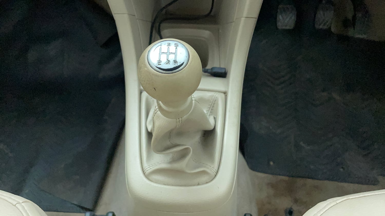 Used 2013 Maruti Suzuki Ertiga Vxi Petrol Manual interior GEAR  KNOB VIEW