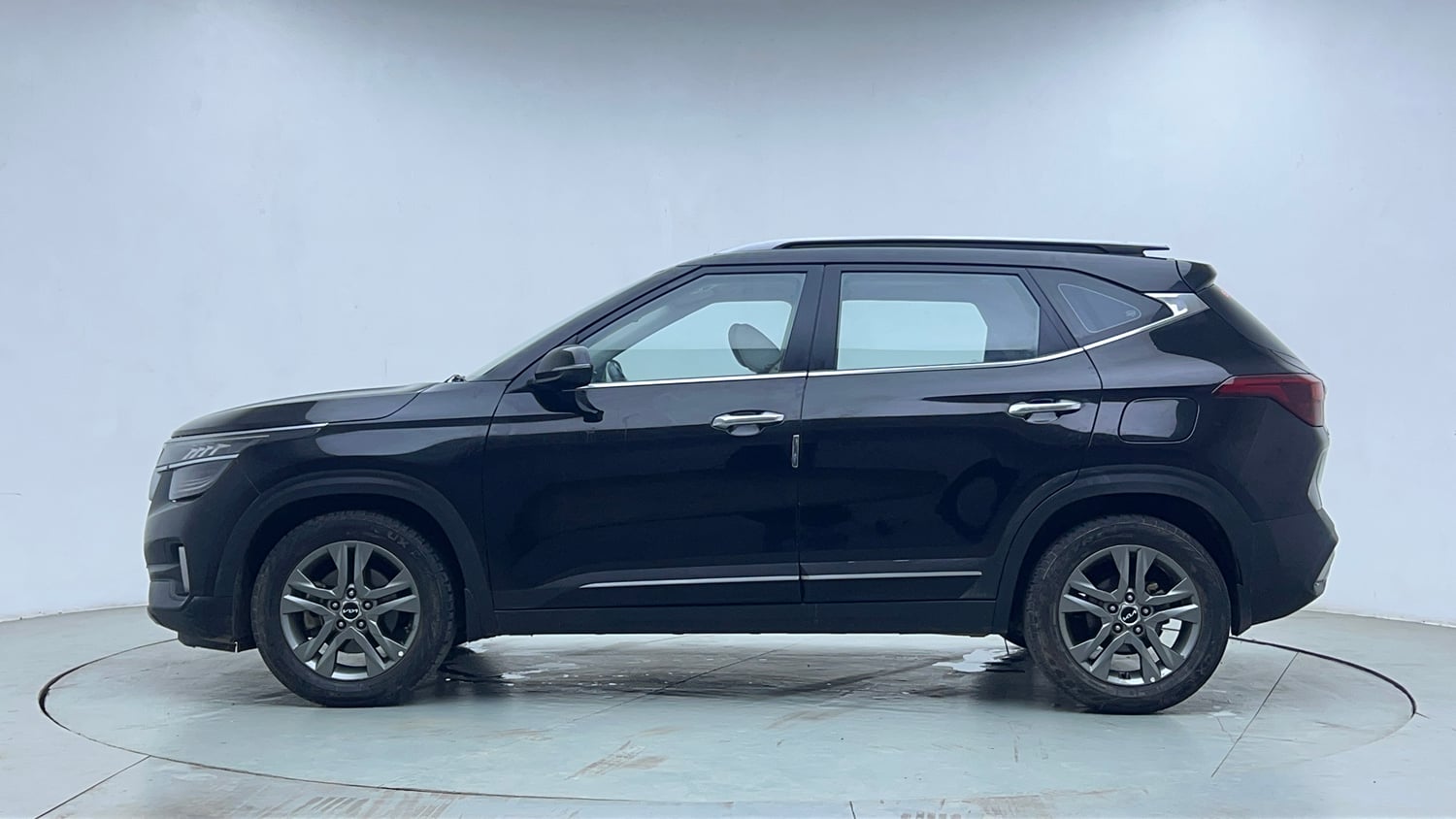 Used 2023 Kia Seltos HTX 1.5 Diesel AT Diesel Automatic exterior LEFT SIDE VIEW