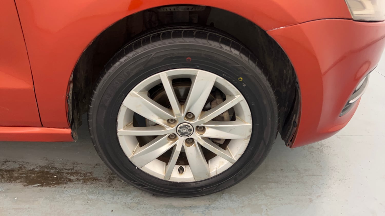 Used 2016 Volkswagen Polo Highline1.2L (P) Petrol Manual tyres RIGHT FRONT TYRE RIM VIEW