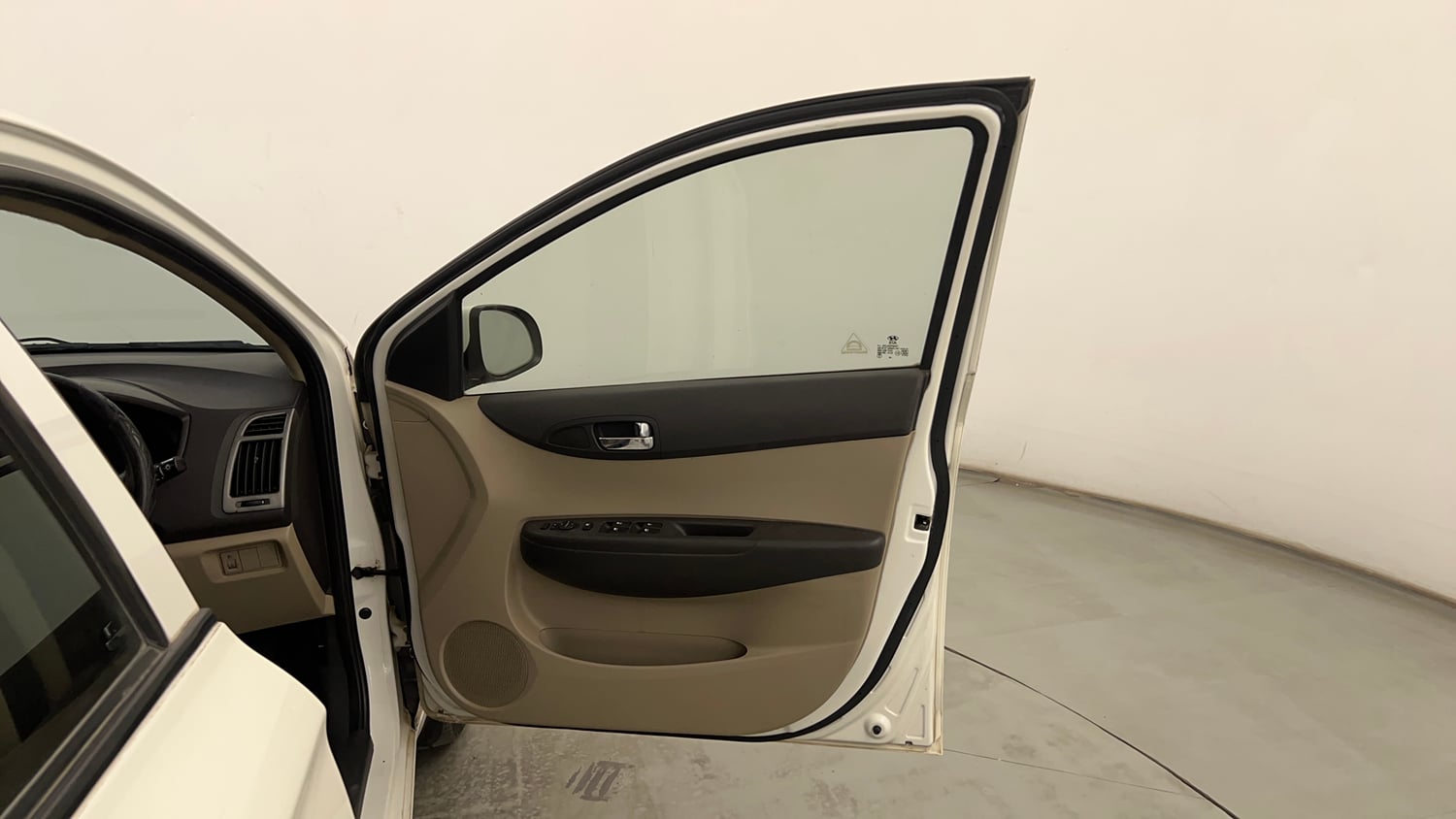 Used 2013 Hyundai i20 Asta 1.2 Petrol Manual interior RIGHT FRONT DOOR OPEN VIEW