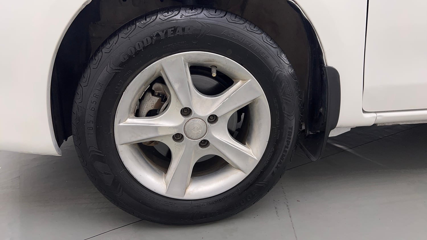 Used 2015 Toyota Etios Liva G Petrol Manual tyres LEFT FRONT TYRE RIM VIEW