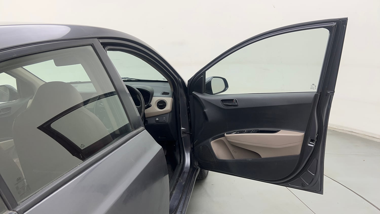 Used 2018 Hyundai Xcent E+ CNG (Outside Fitted) Cng Manual interior RIGHT FRONT DOOR OPEN VIEW