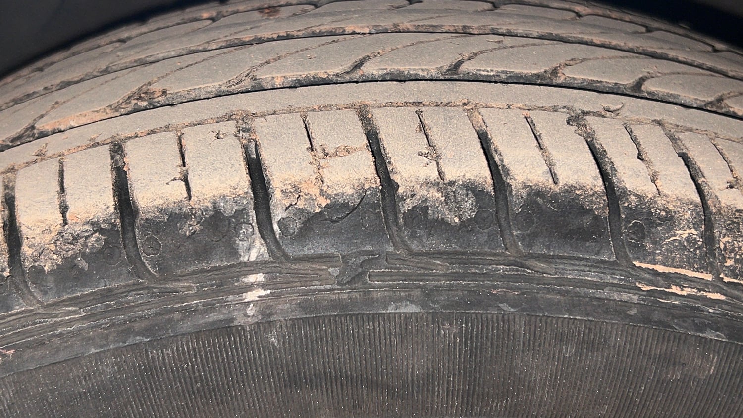 Used 2023 Hyundai Aura S 1.2 Petrol Petrol Manual tyres LEFT FRONT TYRE TREAD VIEW