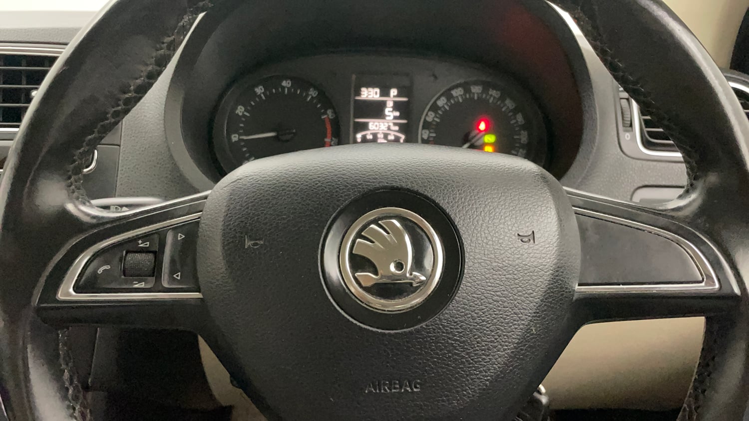 Used 2019 Skoda Rapid Ambition 1.6 MPI AT Petrol Automatic top_features Steering mounted controls